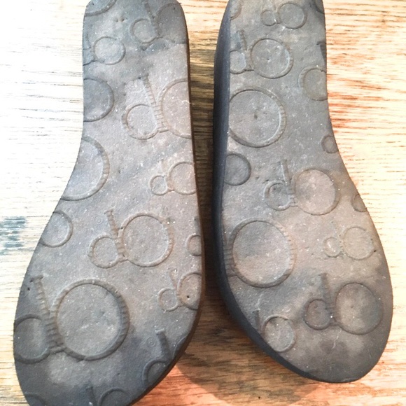 OP brown wedge flip flops - Picture 8 of 8